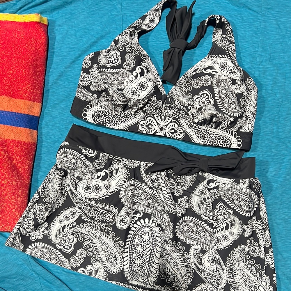 New without tags! Athleta Two Piece Halter bikini top with skirt bottom